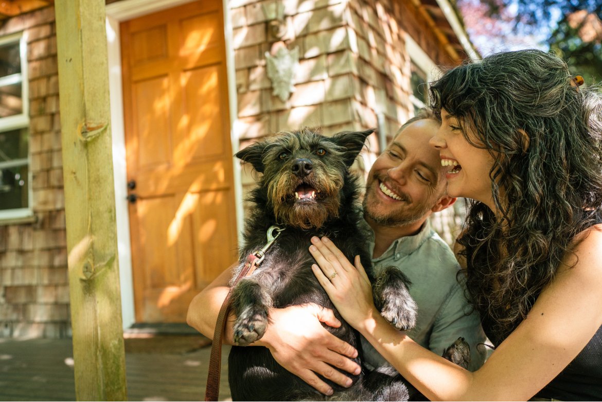 Photo with star sitters and a cute pup