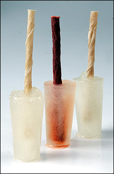 http://luckypupspetsupplies.blogspot.com/2011/07/forth-of-july-treats.html