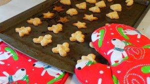 12 Dog-Friendly Christmas Cookies Perfect for Pups | The Dog People by