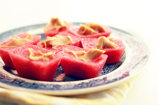 http://pawsh-magazine.com/2013/07/dog-treat-recipe-peanut-butter-jam-freezies.html
