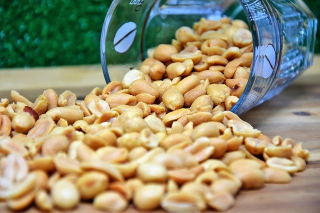 Cacahuètes caramélisées dorées - friandise naturelle, sans additif