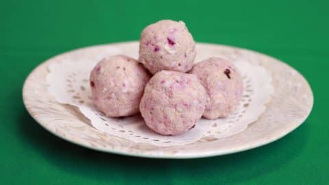 no-bake strawberry yogurt dog treats