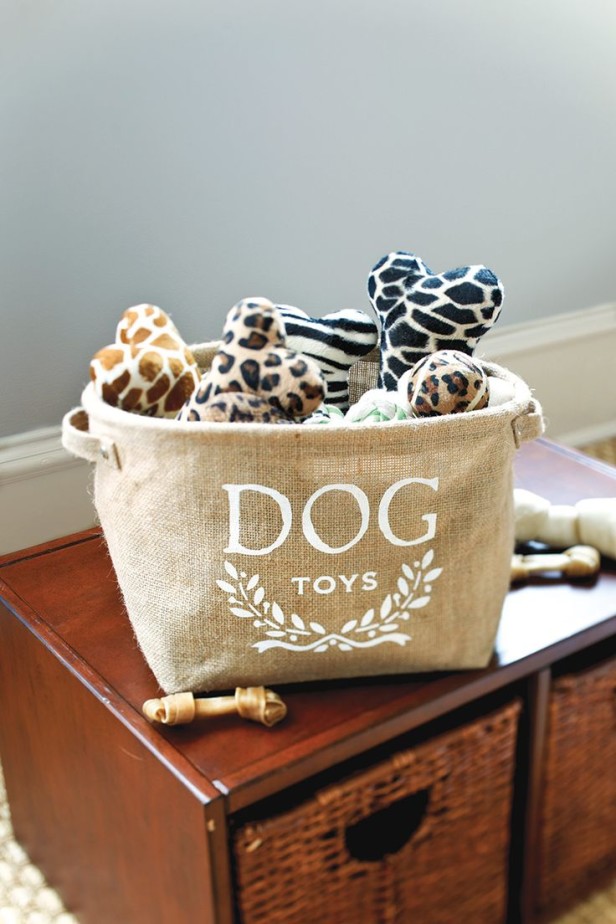 idee fatte in casa per contenitore di giocattoli per cani fatto con un sacchetto