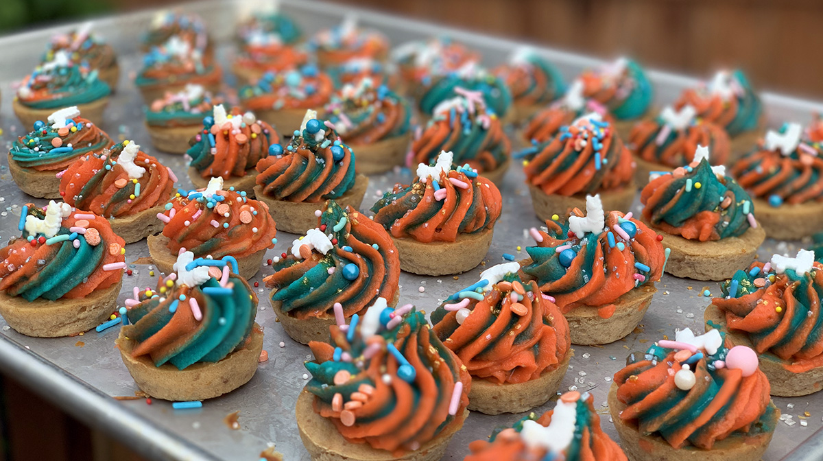 Throw Your Dog A Fantastic Birthday Party With Our Peanut Butter Protein Pupcakes The Dog People By Rover Com