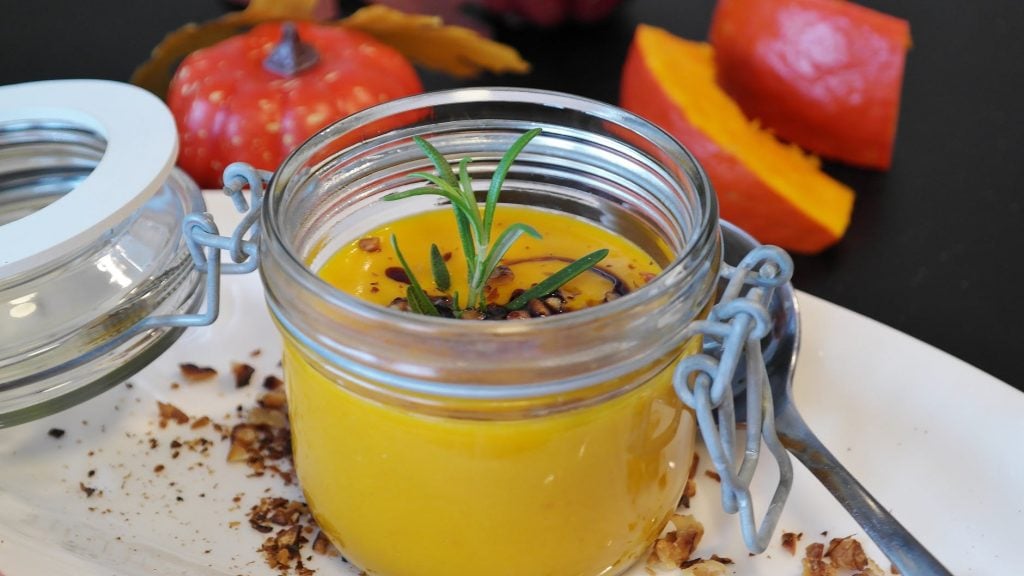 Can dogs eat baby food, such as this jar of pureed squash?