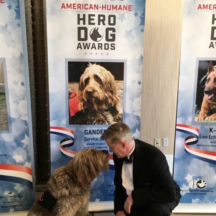 Lon Hodge with Gander service dog at award show