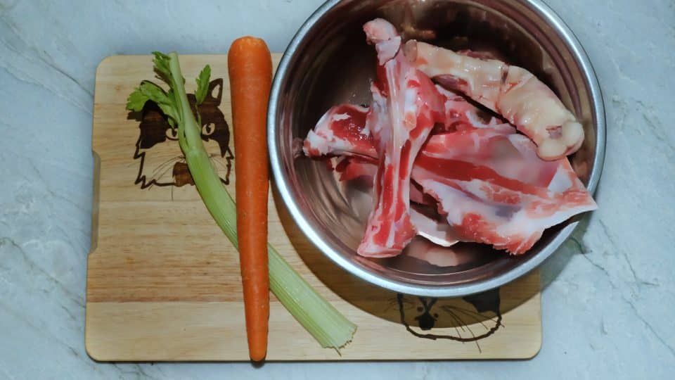 Nutritious bones for this easy bone brother recipe for cats.