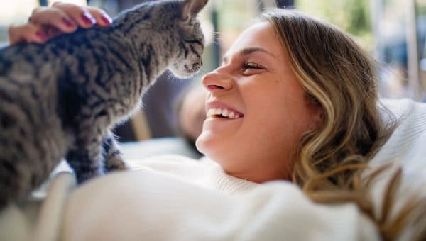 Women with her cat share tenderness