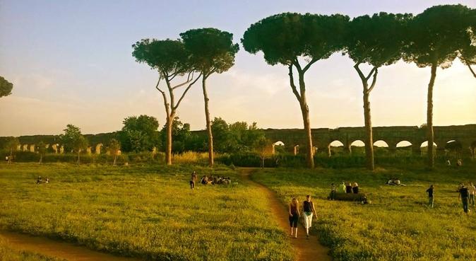 Tantissime coccole e passeggiate per i vostri cani, dog sitter a Roma