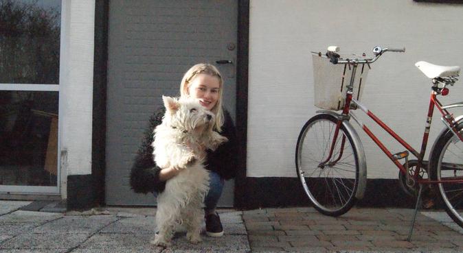 Hundlängtande tjej i Kristianstad, hundvakt nära Kristianstad, Sverige