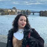 Sitter Profile Image: Juliana T.