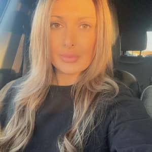 Sitter Profile Image: April S.