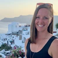 Sitter Profile Image: Laura F.