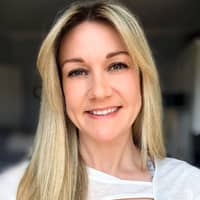 Sitter Profile Image: Lorna H.