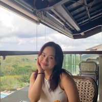 Sitter Profile Image: Quynh V.