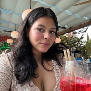 Sitter Profile Image: arianna v.