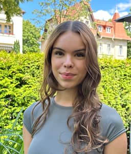 Sitter Profile Image: Stella P.