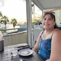 Sitter Profile Image: Laura H.