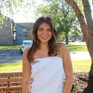 Sitter Profile Image: Chloe S.