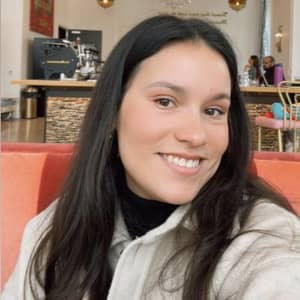 Sitter Profile Image: Maria V.