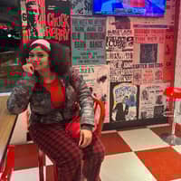 Sitter Profile Image: Olivia G.