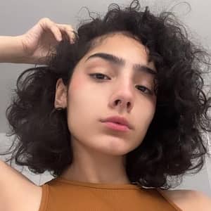 Sitter Profile Image: Mia Y.