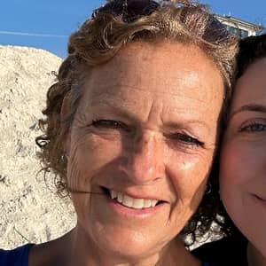 Sitter Profile Image: Lynn A.