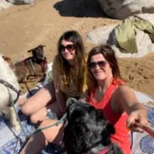 Sitter Profile Image: Albane & Lisa R.