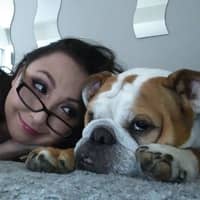 Sitter Profile Image: Laura G.