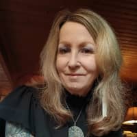 Sitter Profile Image: julie y.