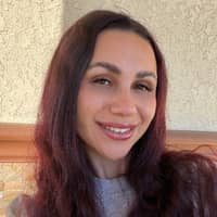 Sitter Profile Image: Isabella T.