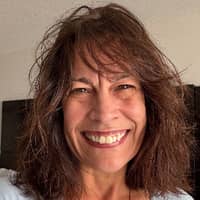 Sitter Profile Image: Leslie P.