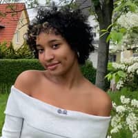 Sitter Profile Image: Isabella B.