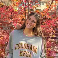 Sitter Profile Image: Lindsay H.