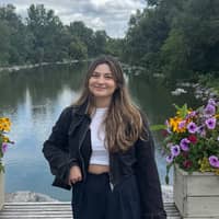 Sitter Profile Image: Julia C.