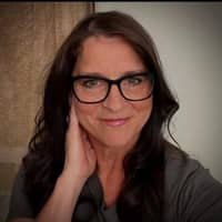 Sitter Profile Image: Debra F.