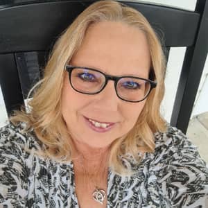 Sitter Profile Image: Tina H.