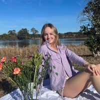 Sitter Profile Image: Elizabeth T.