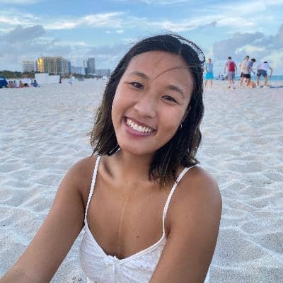 Sitter Profile Image: Josephine Li L.