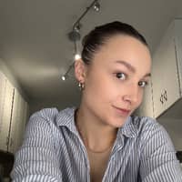 Sitter Profile Image: Isabella M.