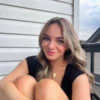 Sitter Profile Image: Abigail W.