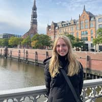 Sitter Profile Image: Julia H.