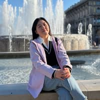 Sitter Profile Image: Padee Y.