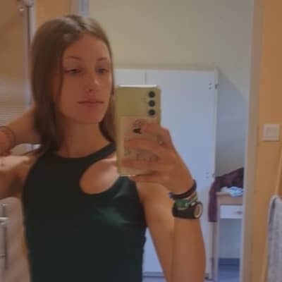 Sitter Profile Image: Julie D.