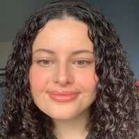 Sitter Profile Image: Evie C.