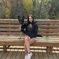 Sitter Profile Image: Julia L.