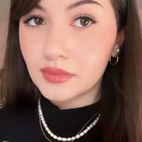 Sitter Profile Image: Olivia R.