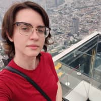 Sitter Profile Image: Julia R.