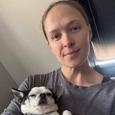 Sitter Profile Image: roslyn N.