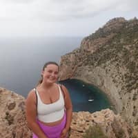 Sitter Profile Image: Ava R.